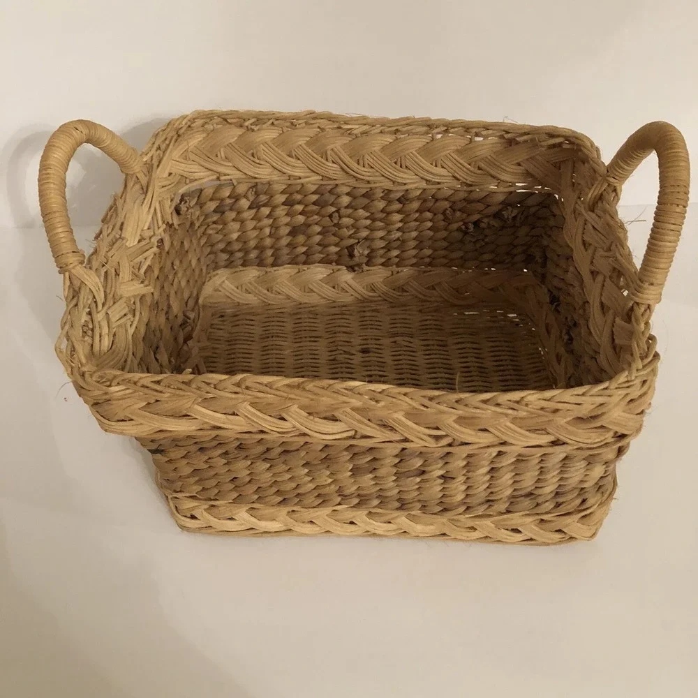 Primitive Woven Wicker Basket Handles 9x7x6 Farmhouse Cottagecore Decor GUC Smal
